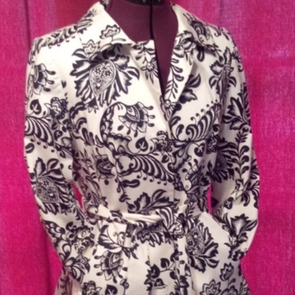 NWOT Stunning WHBM Lined Trench Coat Jacket - Picture 4 of 4